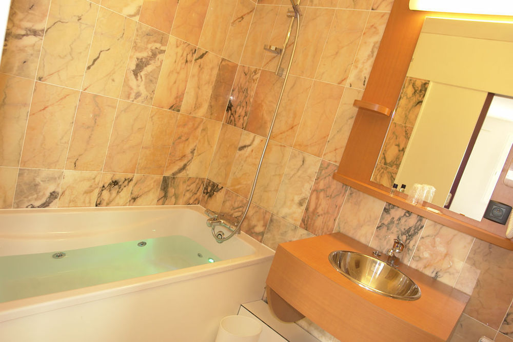 Brit Hotel Rennes Le Castel Luaran gambar