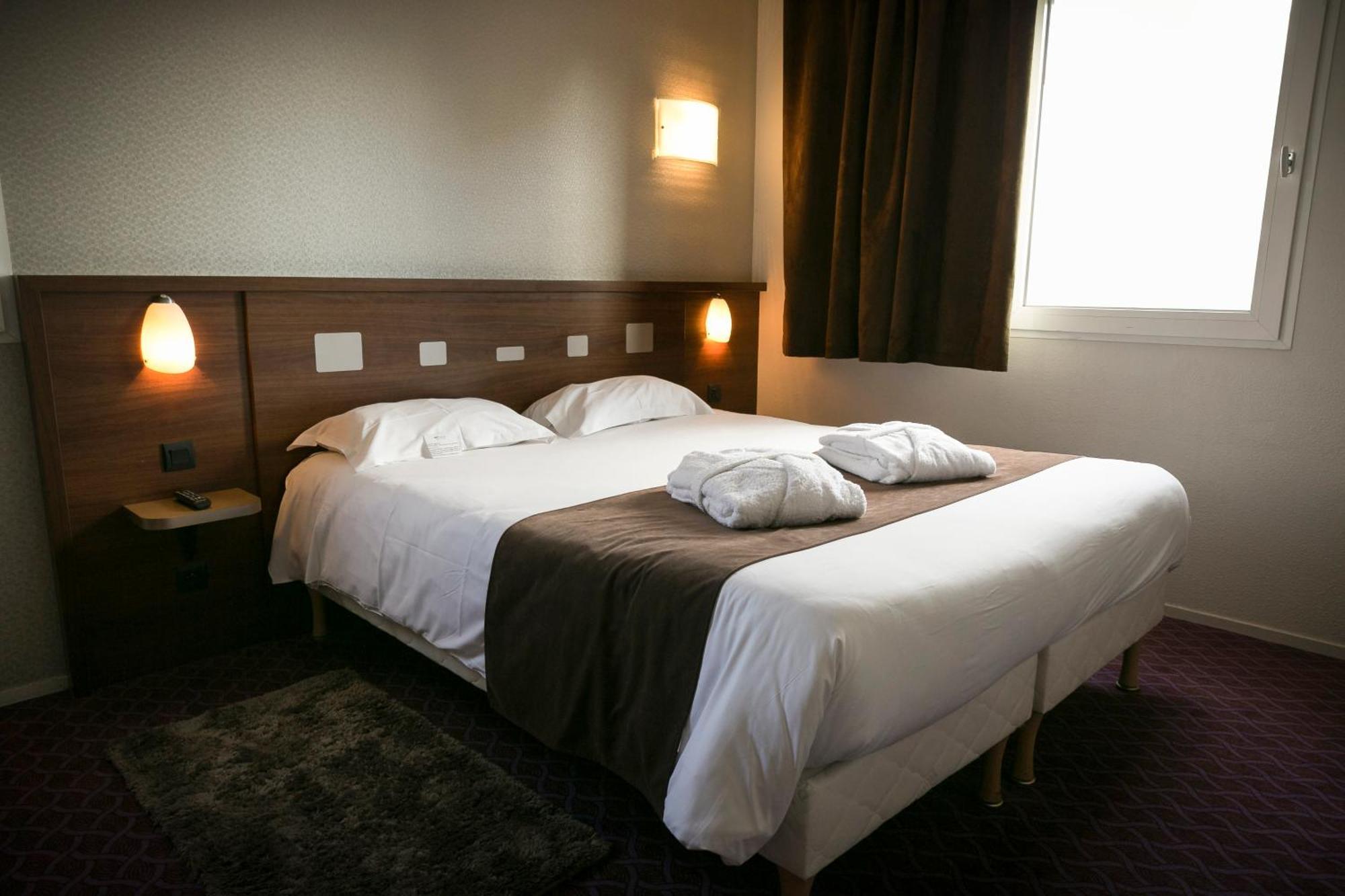 Brit Hotel Rennes Le Castel Luaran gambar