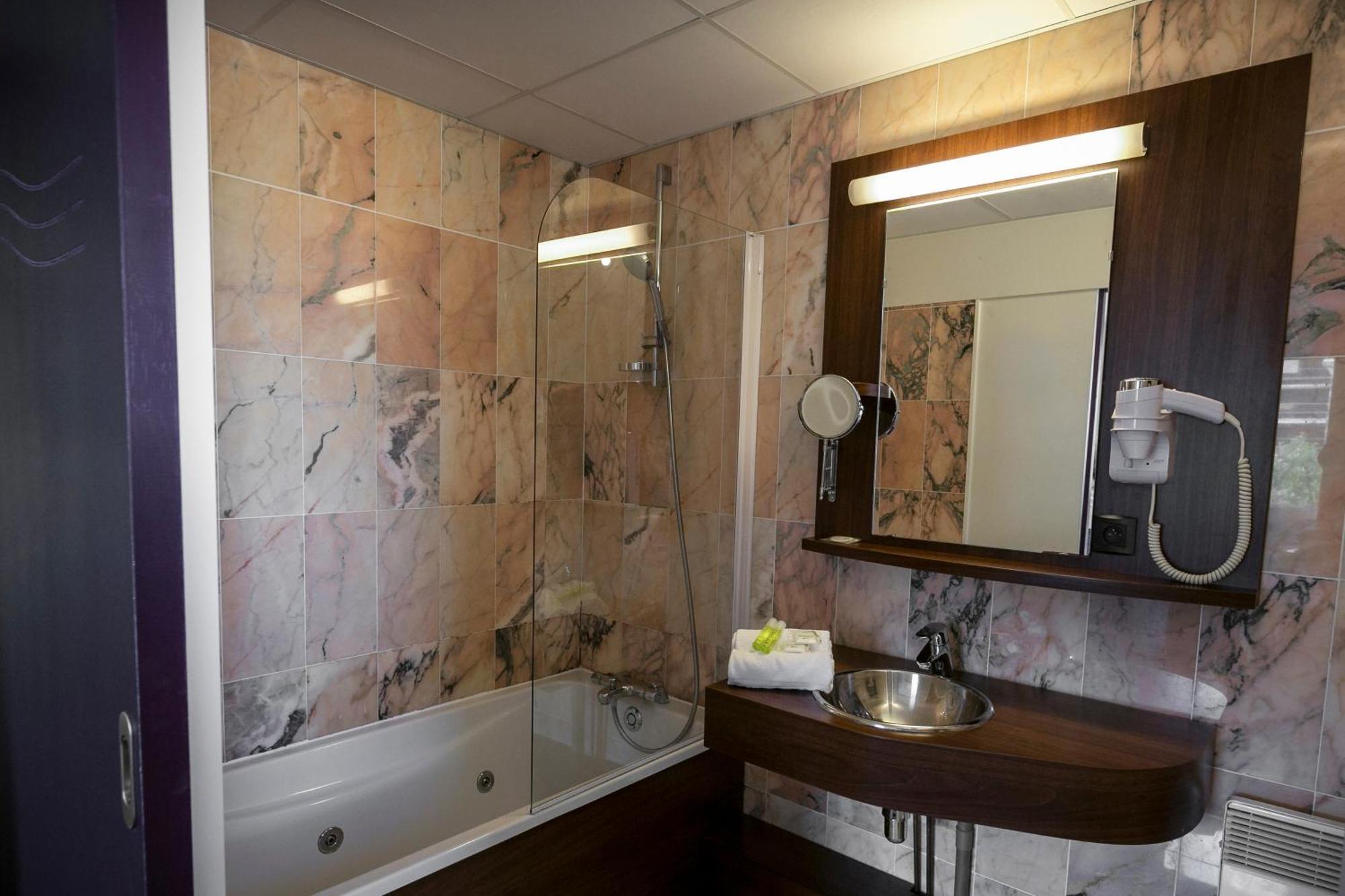 Brit Hotel Rennes Le Castel Luaran gambar