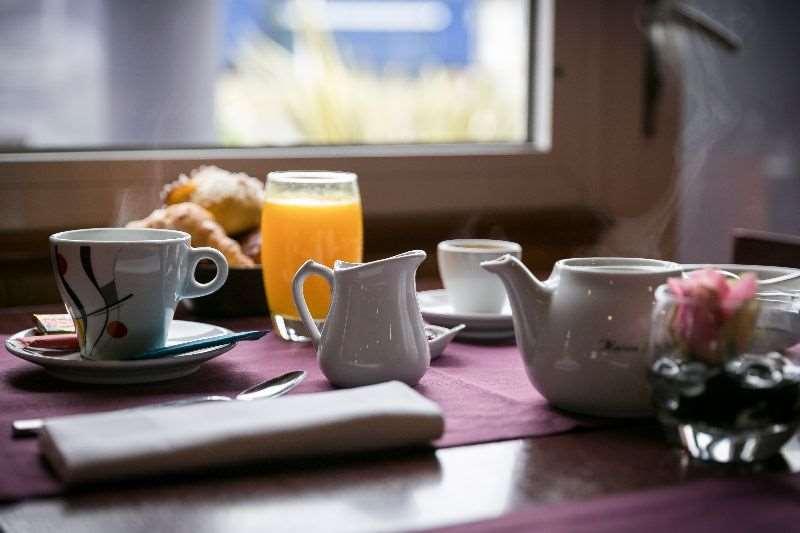 Brit Hotel Rennes Le Castel Restoran gambar